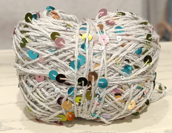 Королевские пайетки на хлопке 3мм +6 мм на светло сером разноцветные пайетки