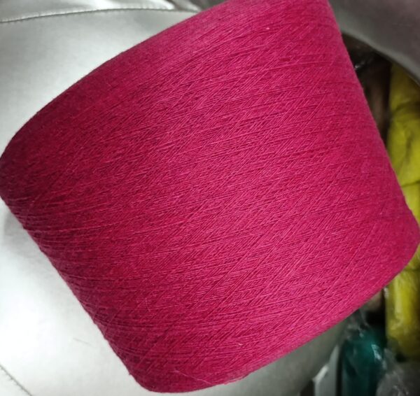 Меринсовая шерсть ягненка фуксия