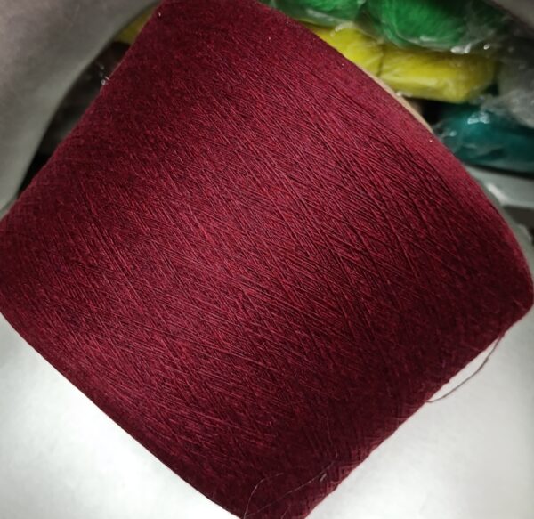 Меринсовая шерсть ягненка вишня