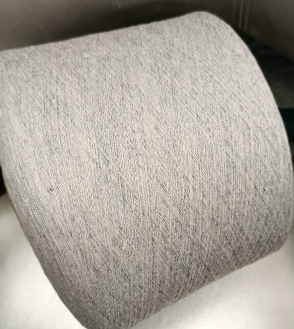 Меринсовая шерсть ягненка светло серый