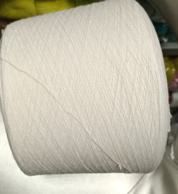 Меринсовая шерсть ягненка белый